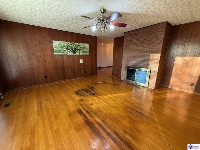 114 N Logsdon Parkway, Radcliff, KY 40160