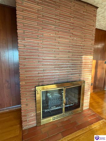 114 N Logsdon Parkway, Radcliff, KY 40160