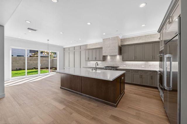 11664 N Range View Drive, Fresno, CA 93730