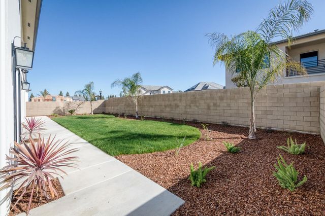 11664 N Range View Drive, Fresno, CA 93730