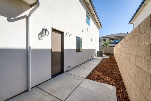 11664 N Range View Drive, Fresno, CA 93730