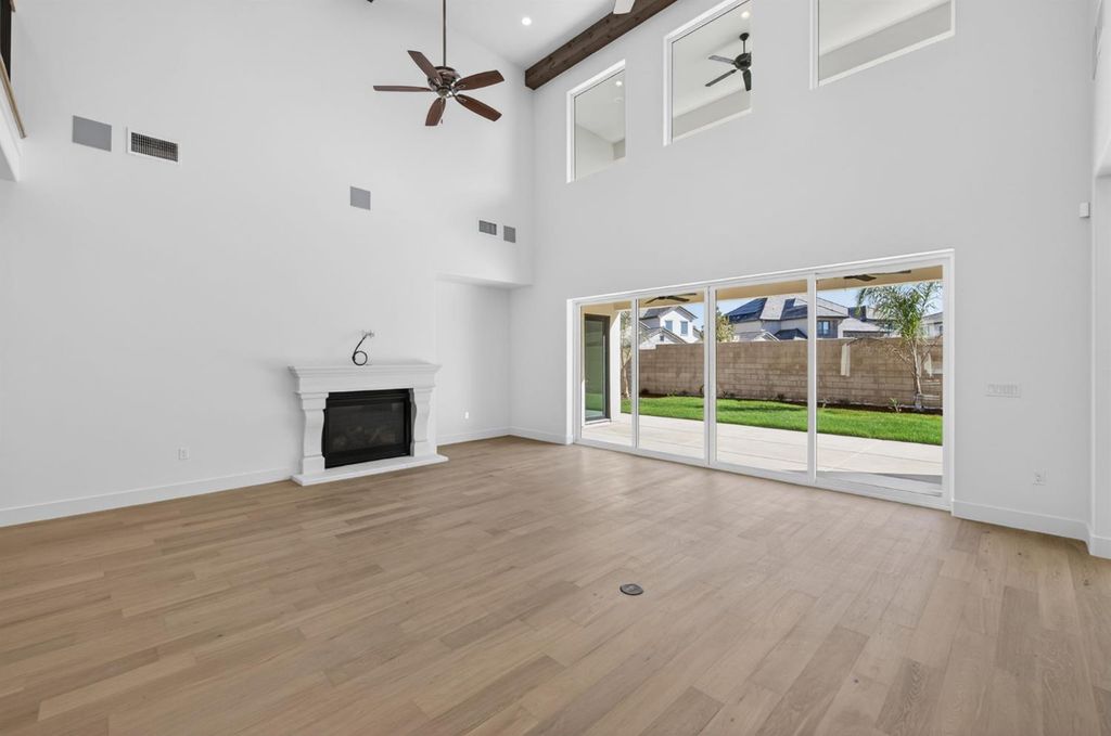 Image 10 of property listing at 11664 N Range View Drive, Fresno, CA 93730