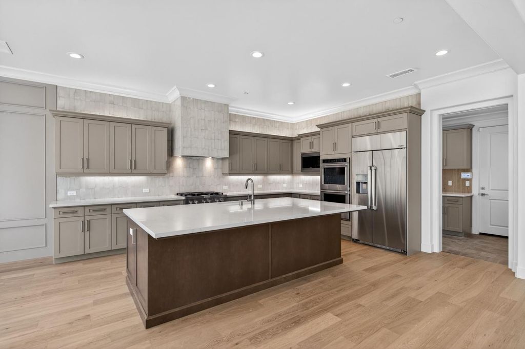 Image 17 of property listing at 11664 N Range View Drive, Fresno, CA 93730