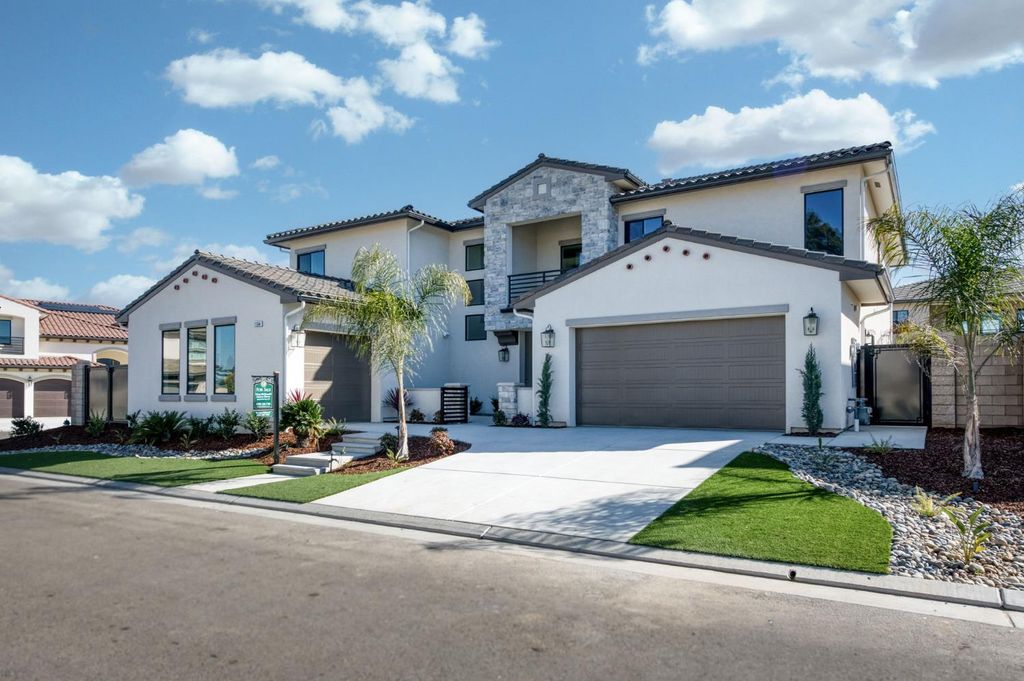 Image 2 of property listing at 11664 N Range View Drive, Fresno, CA 93730