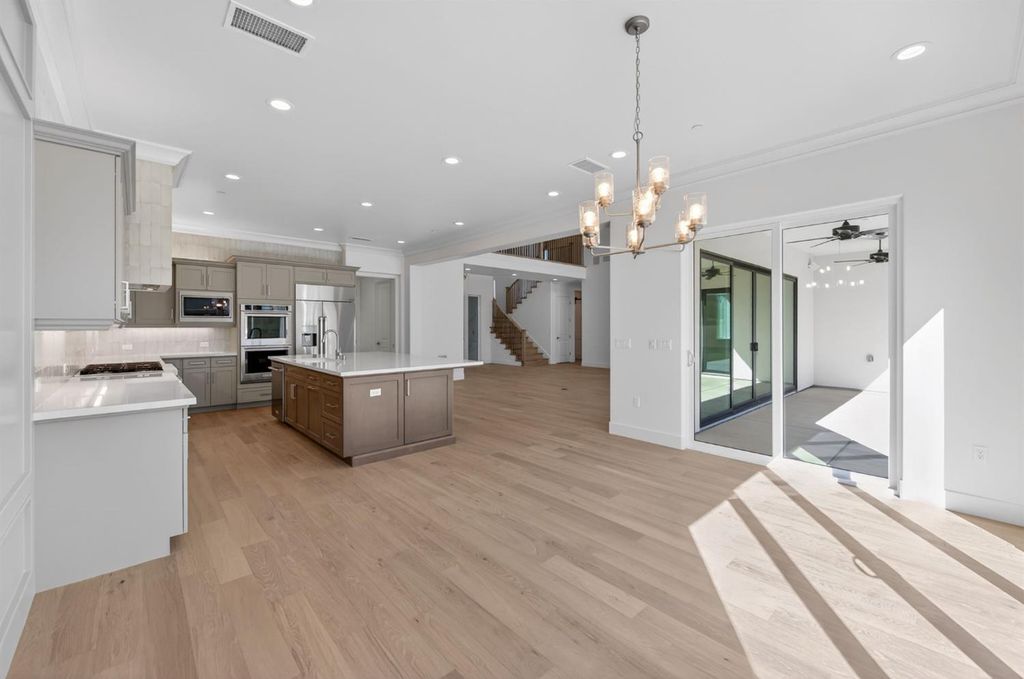 Image 21 of property listing at 11664 N Range View Drive, Fresno, CA 93730