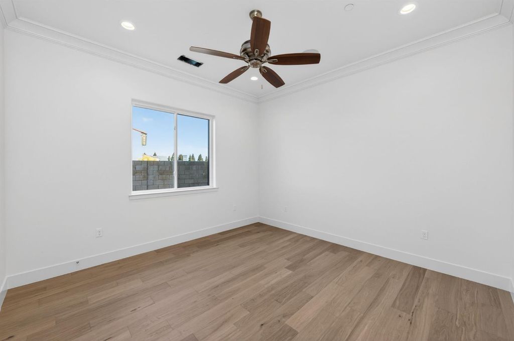 Image 33 of property listing at 11664 N Range View Drive, Fresno, CA 93730