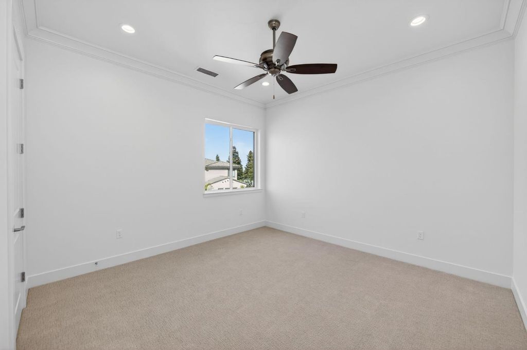 Image 41 of property listing at 11664 N Range View Drive, Fresno, CA 93730