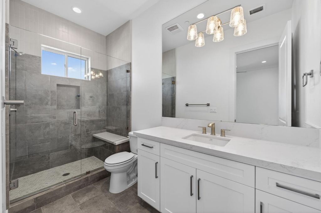 Image 43 of property listing at 11664 N Range View Drive, Fresno, CA 93730