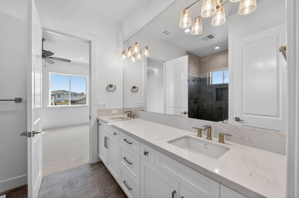 Image 46 of property listing at 11664 N Range View Drive, Fresno, CA 93730