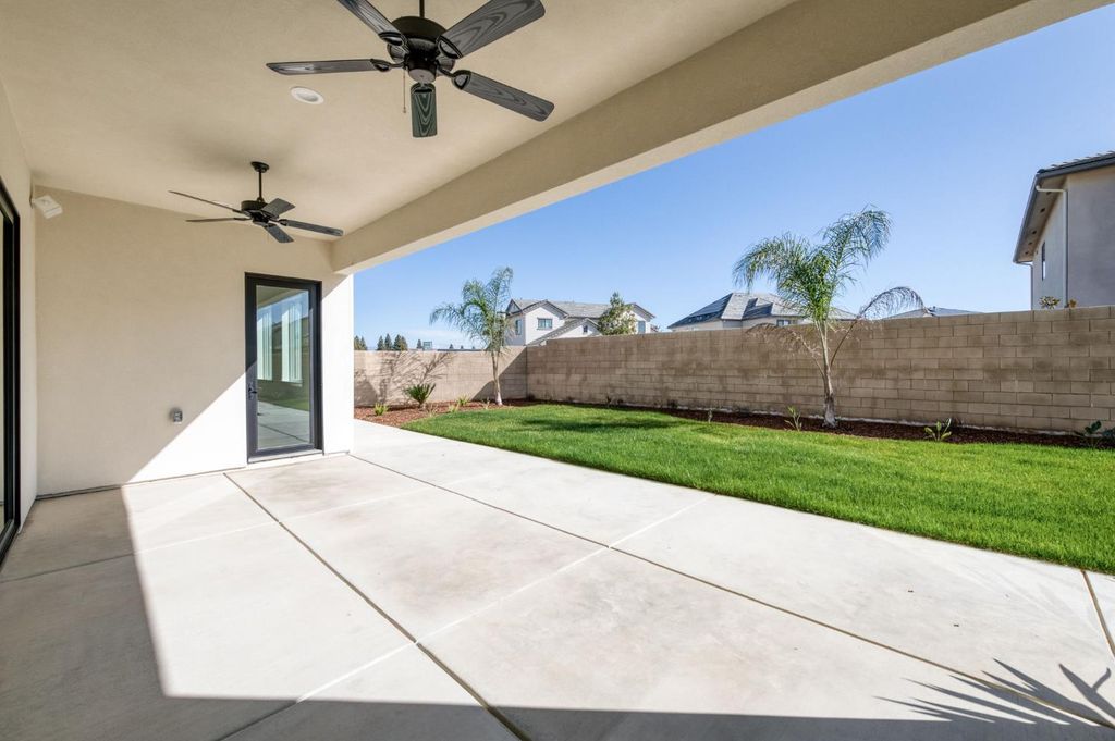 Image 55 of property listing at 11664 N Range View Drive, Fresno, CA 93730