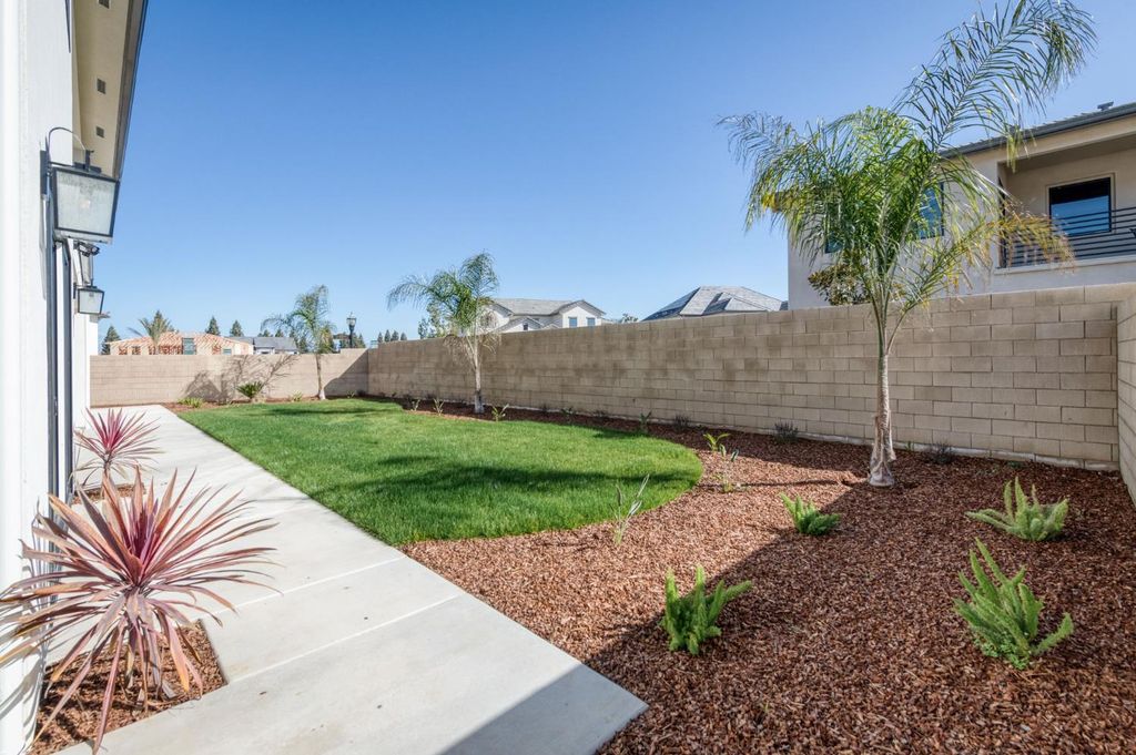 Image 59 of property listing at 11664 N Range View Drive, Fresno, CA 93730