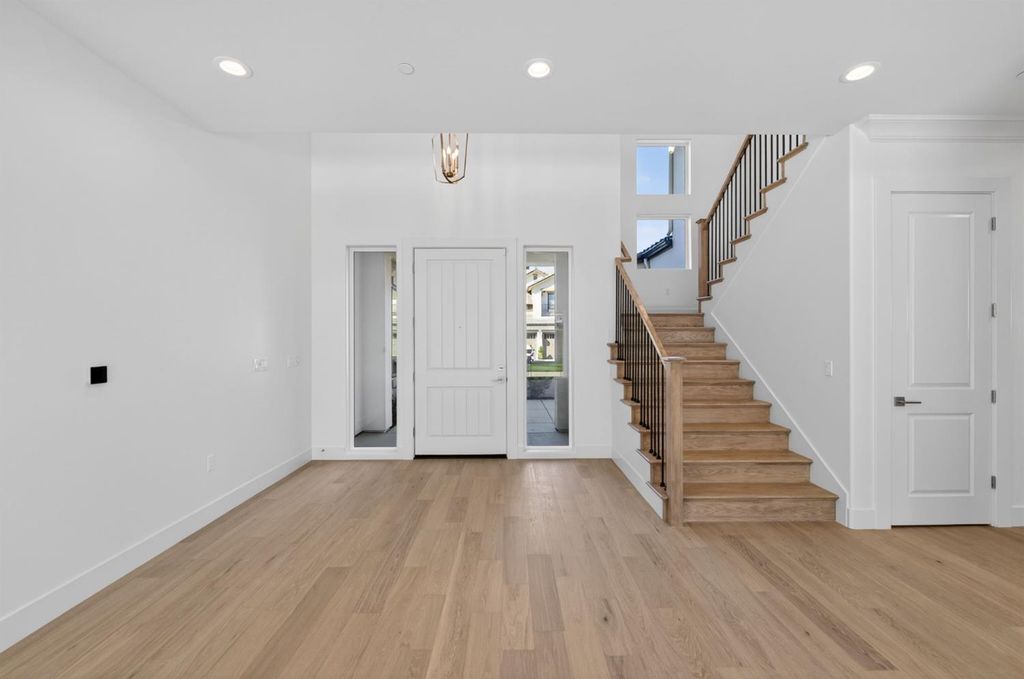 Image 6 of property listing at 11664 N Range View Drive, Fresno, CA 93730