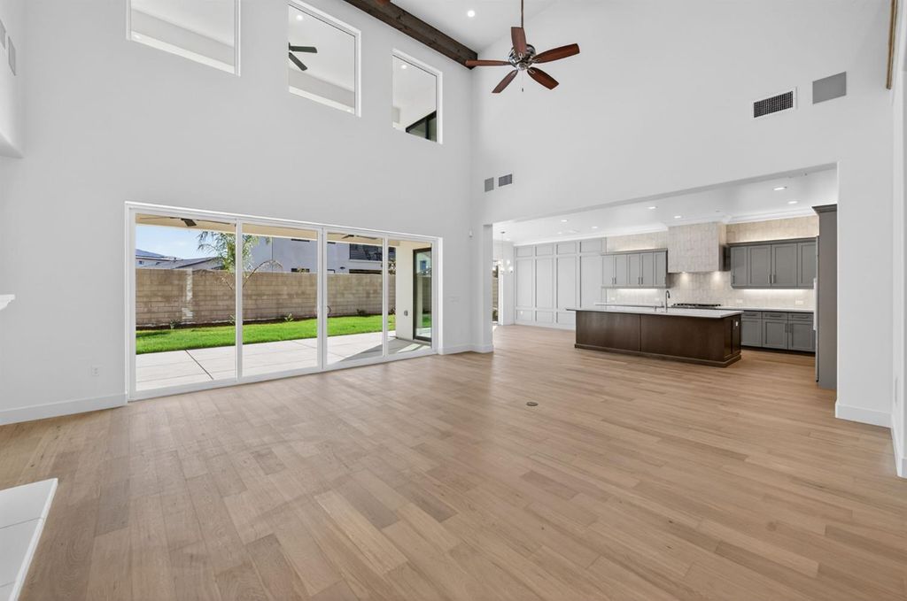 Image 9 of property listing at 11664 N Range View Drive, Fresno, CA 93730