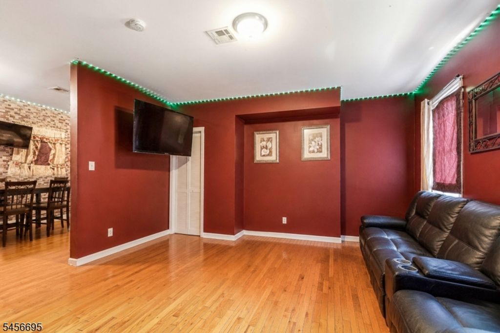 34 Hillman St, Paterson City, NJ 07522 — photo 2