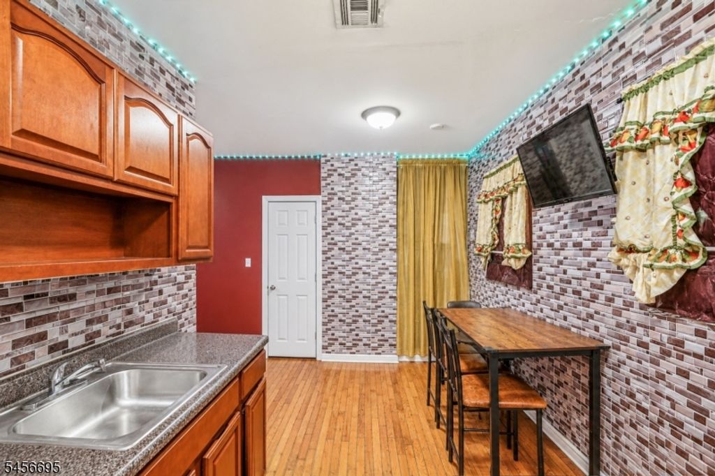 34 Hillman St, Paterson City, NJ 07522 — photo 4