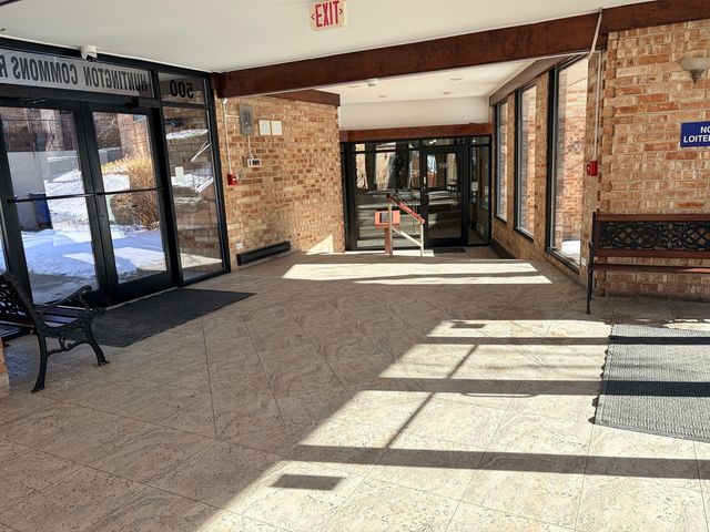 500 W Huntington Commons Road 255, Mount Prospect, IL 60056