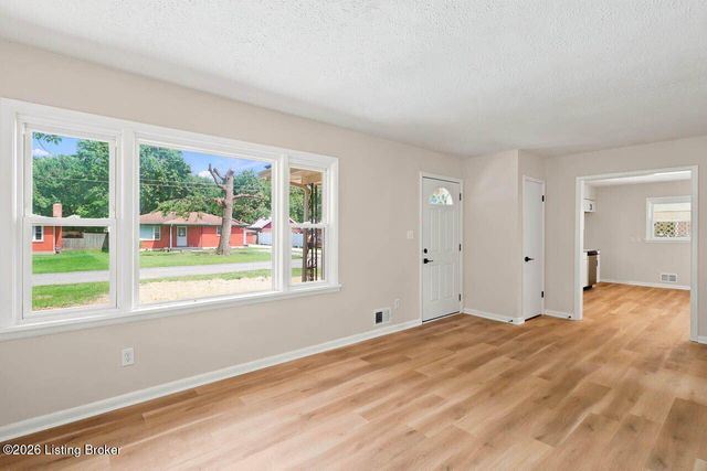 7208 Earl Dr, Louisville, KY 40258