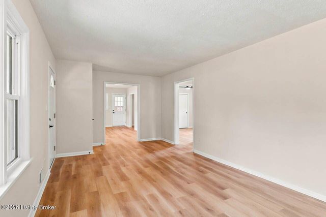 7208 Earl Dr, Louisville, KY 40258