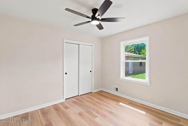 7208 Earl Dr, Louisville, KY 40258