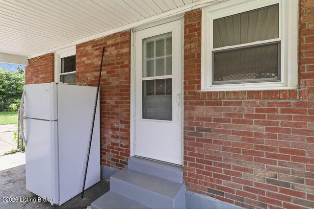 7208 Earl Dr, Louisville, KY 40258