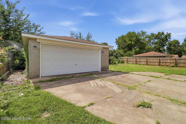 7208 Earl Dr, Louisville, KY 40258