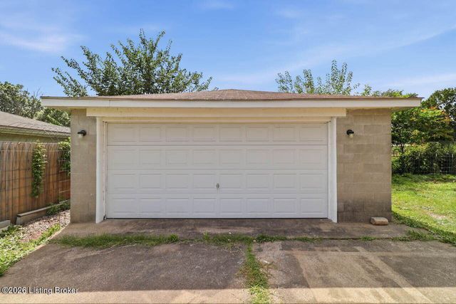 7208 Earl Dr, Louisville, KY 40258