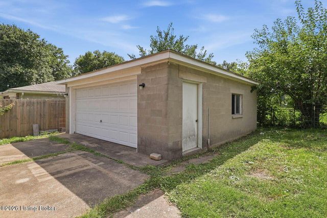 7208 Earl Dr, Louisville, KY 40258