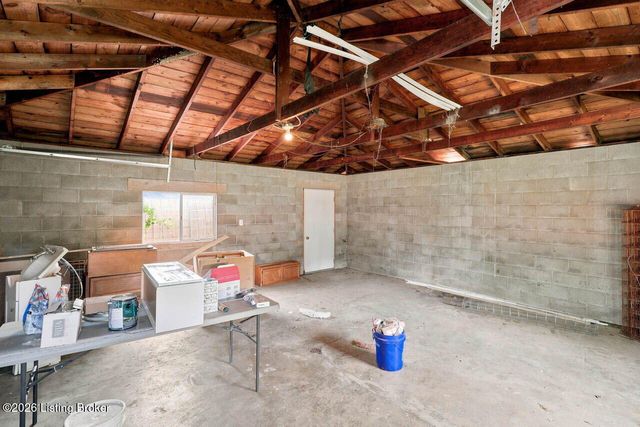 7208 Earl Dr, Louisville, KY 40258
