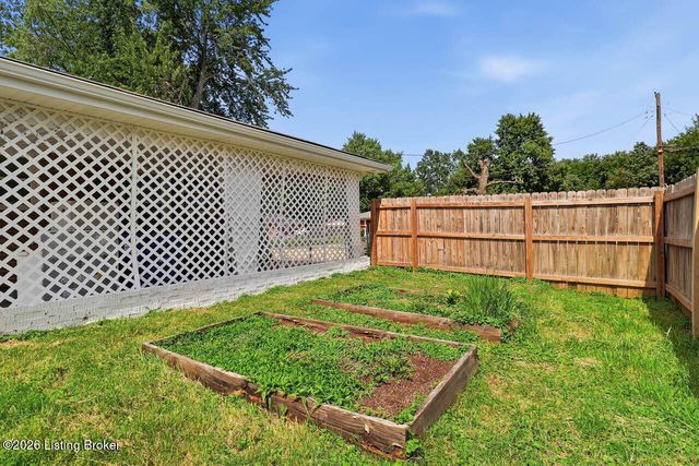 7208 Earl Dr, Louisville, KY 40258