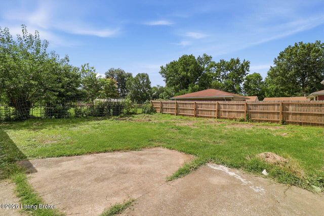 7208 Earl Dr, Louisville, KY 40258