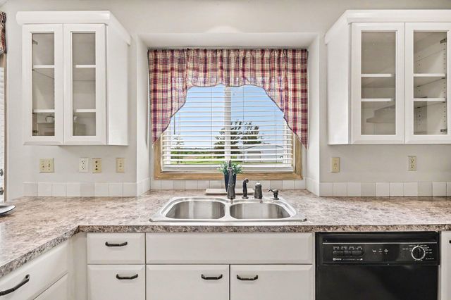 23939 MCPHERSON Avenue, Council Bluffs, IA 51503