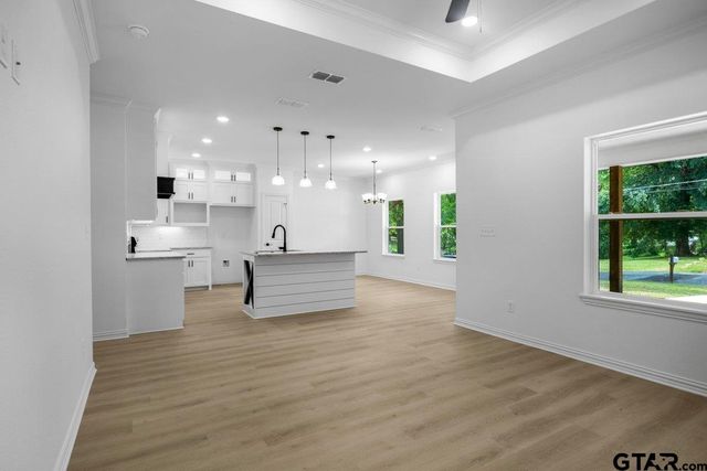 1610 W Barrett, Tyler, TX 75702