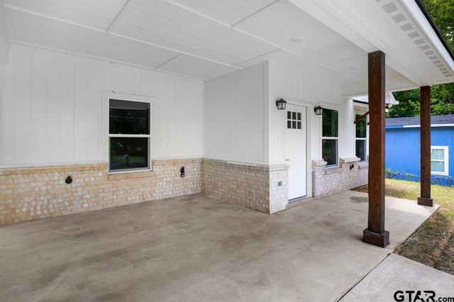 1610 W Barrett, Tyler, TX 75702