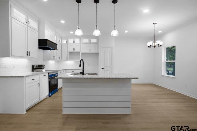 1610 W Barrett, Tyler, TX 75702