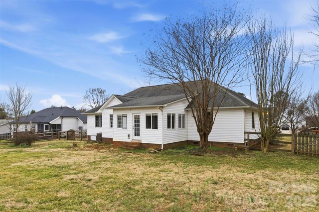 121 Gregory Court, Mount Holly, NC 28120