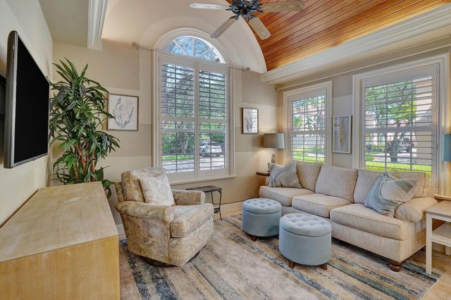 1 VIA VERONA, Palm Beach Gardens, FL 33418