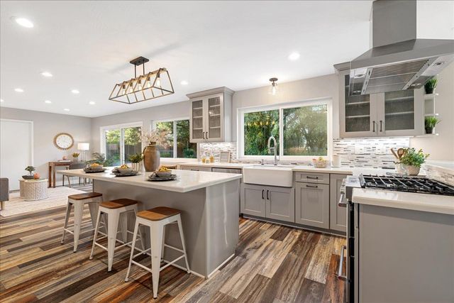 1022 Charleston Cir, Roseville, CA 95661