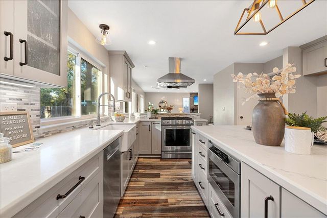 1022 Charleston Cir, Roseville, CA 95661