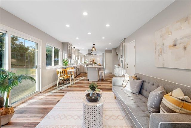 1022 Charleston Cir, Roseville, CA 95661