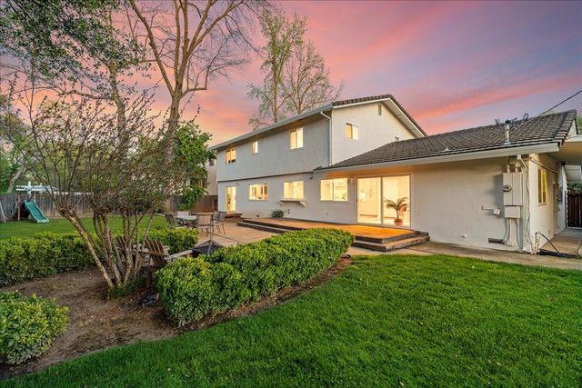 1022 Charleston Cir, Roseville, CA 95661