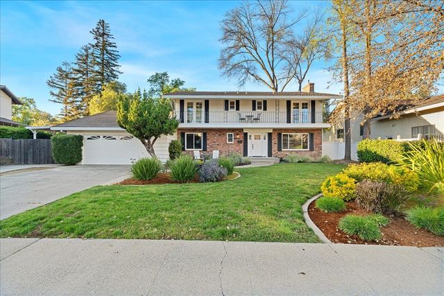 1022 Charleston Cir, Roseville, CA 95661