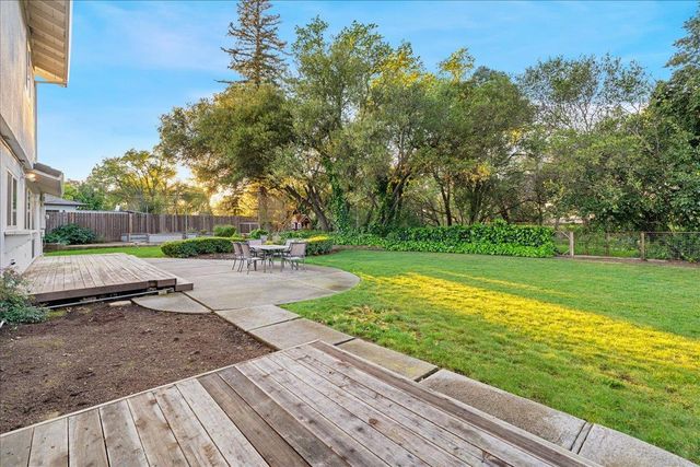 1022 Charleston Cir, Roseville, CA 95661