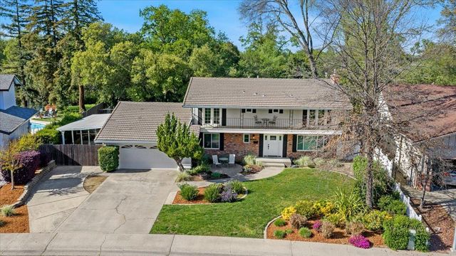 1022 Charleston Cir, Roseville, CA 95661