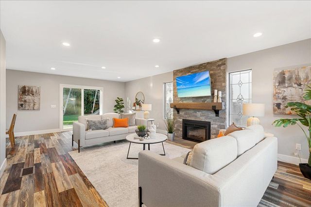 1022 Charleston Cir, Roseville, CA 95661