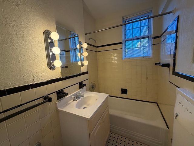 12 Kilsyth Terrace 11, Boston, MA 02135