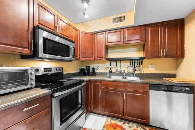 1105 NW 80th Terrace E, Margate, FL 33063