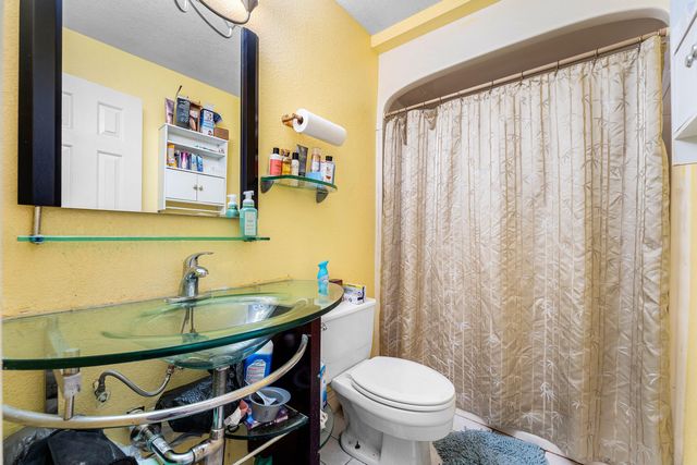 1105 NW 80th Terrace E, Margate, FL 33063