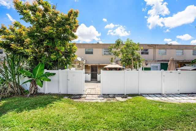 1105 NW 80th Terrace E, Margate, FL 33063