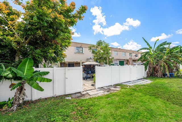 1105 NW 80th Terrace E, Margate, FL 33063