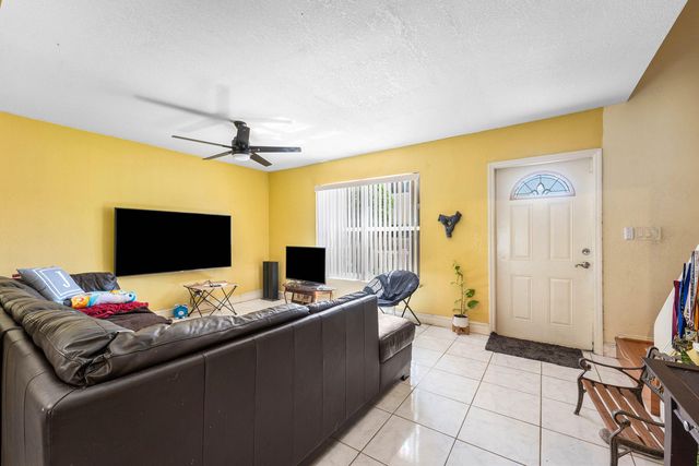 1105 NW 80th Terrace E, Margate, FL 33063